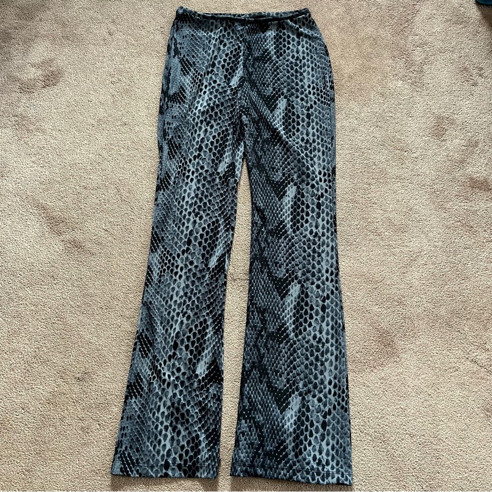 Vintage Express World Brand Women's Snake Print Back Slit Flare Pants Size XS
